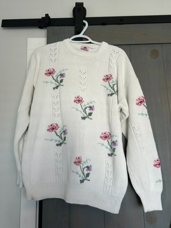 Lady Footlocker Sweaters - Vintage Lady Footlocker embroidered floral sweater cozy warm flowers winter